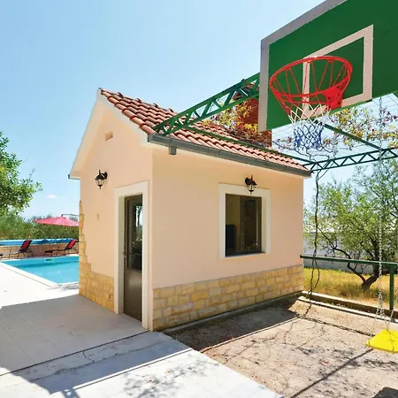 Holiday home Gorgeous In Rudine With Wifi *