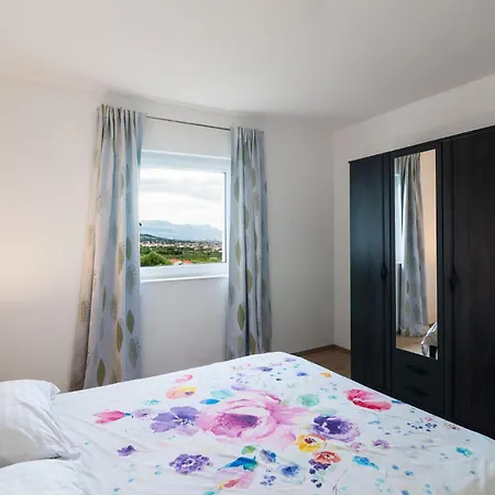 Stunning In Rudine Rudine (Kastela)